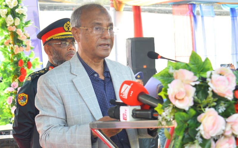 বন্দিদের নিরাপত্তার পাশাপাশি মানবাধিকার নিশ্চিত করতে হবে: স্বরাষ্ট্র উপদেষ্টা