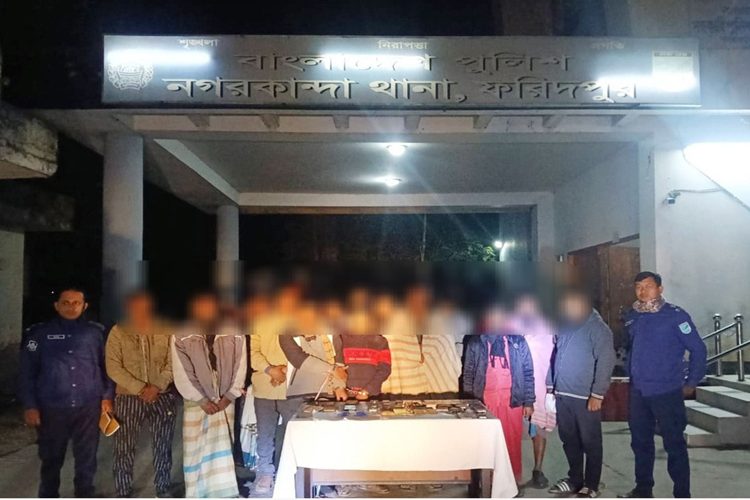 যৌথ বাহিনীর অভিযানে সারাদেশে আটক ১৫৭