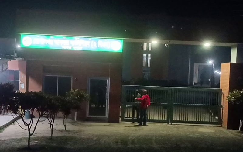 গোপালগঞ্জে আনসার ক্যাম্পে ককটেল নিক্ষেপ