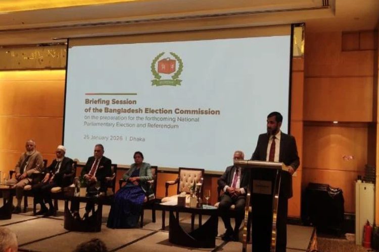 ছবি: বাংলাদেশে নিযুক্ত বিভিন্ন দেশের কূটনীতিক ও মিশন প্রধানদের সঙ্গে নির্বাচন কমিশনের বৈঠক।