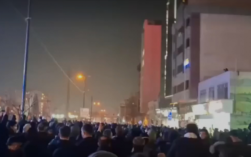 সরকারকে ফাঁসাতে বিক্ষোভের নামে গুপ্তহত্যার দাবি ইরানের