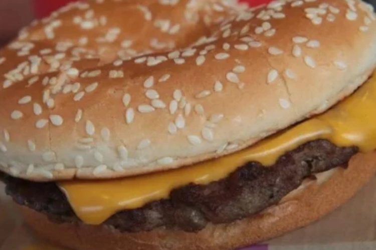 যুক্তরাজ্যে দিনে টিভি ও অনলাইনে জাঙ্ক ফুডের বিজ্ঞাপন নিষিদ্ধ