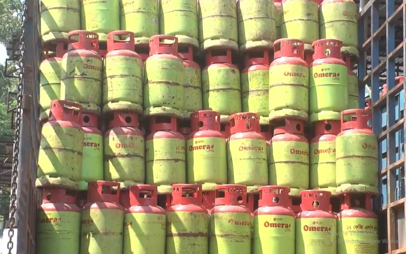 বরিশালে এলপিজি গ্যাসের কৃত্রিম সংকটে গ্রাহকদের নাভিশ্বাস