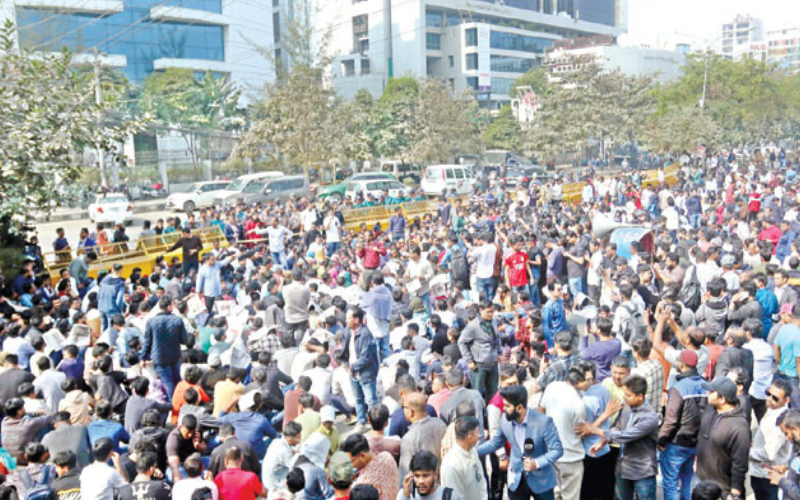 তিন দফা দাবিতে ইসির সামনে আবারও ছাত্রদলের অবস্থান