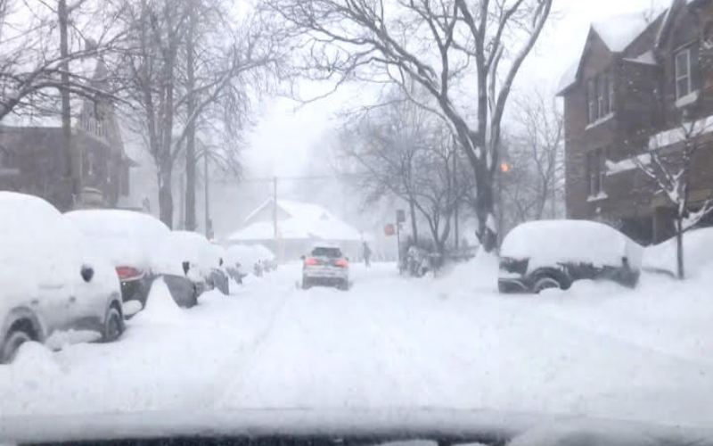 টরেন্টোতে প্রচন্ড তুষার ঝড়ে জনজীবন বিপর্যস্ত 