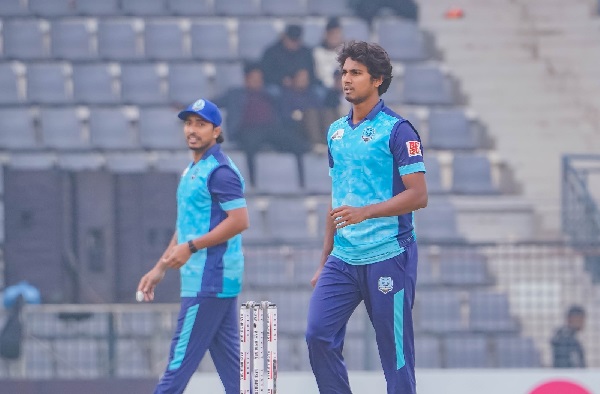 মৃত্যুঞ্জয়ের হ্যাটট্রিক ছাপিয়ে আসরে প্রথম জয় নোয়াখালীর