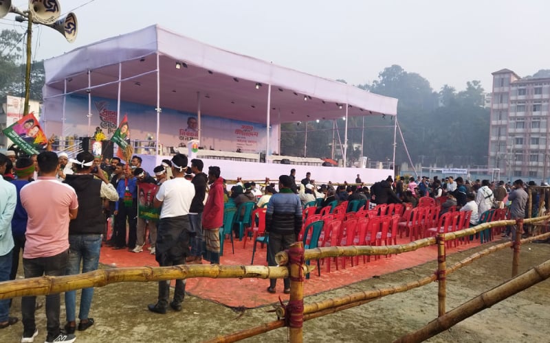 তারেক রহমানের সমাবেশকে ঘিরে পলোগ্রাউন্ডে বিএনপির নেতাকর্মীদের ভিড়