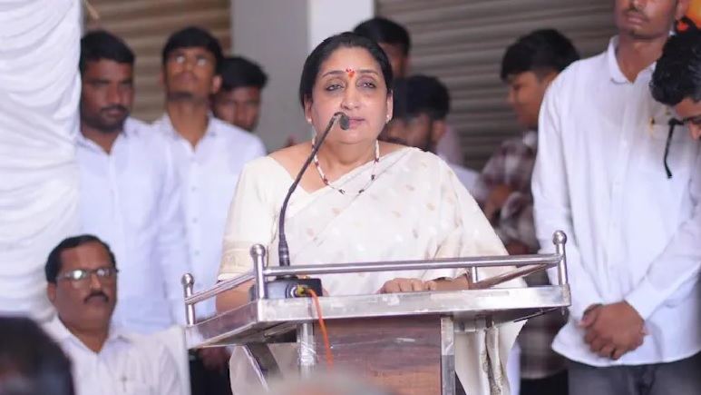 মহারাষ্ট্রের প্রথম মহিলা উপ-মুখ্যমন্ত্রী হলেন সুনেত্রা পাওয়ার