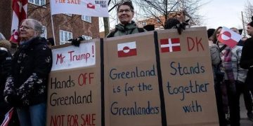 গ্রিনল্যান্ড ও ডেনমার্কের ওপর যুক্তরাষ্ট্রের চাপের বিরুদ্ধে প্রতিবাদ করেন
