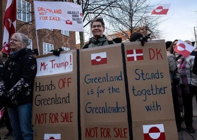 গ্রিনল্যান্ড ও ডেনমার্কের ওপর যুক্তরাষ্ট্রের চাপের বিরুদ্ধে প্রতিবাদ করেন