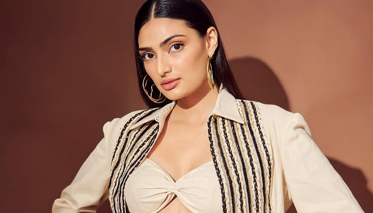 অর্থ প্রতারণায় নাম জড়াল সুনীল কন্যার