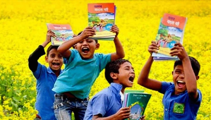 নতুন বছরে নতুন বই পাচ্ছে শিক্ষার্থীরা