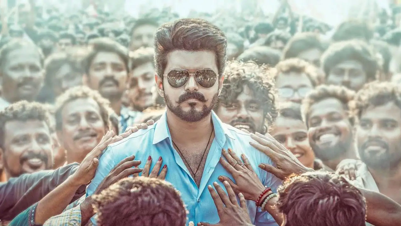 অগ্রিম বুকিংয়ে ঝড় তুলছে বিজয়ের শেষ সিনেমা