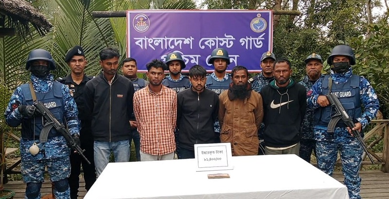 সুন্দরবনে যৌথ অভিযানে আটক ৬