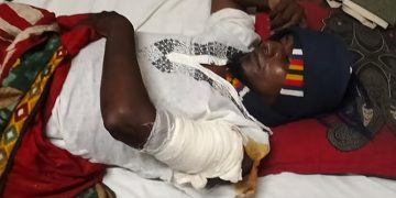 ফরিদপুরের নগরকান্দা উপজেলায় বাংলাদেশ জামায়াতে ইসলামীর এক স্থানীয় নেতার ওপর নির্মম হামলা। ছবি: সংগৃহীত