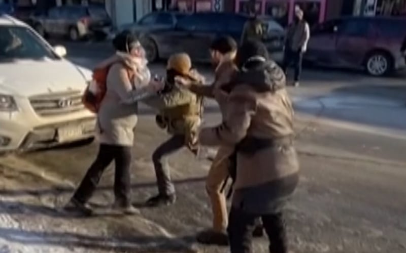 যুক্তরাজ্যে ফেডারেল এজেন্টদের গুলিতে একজন নিহত