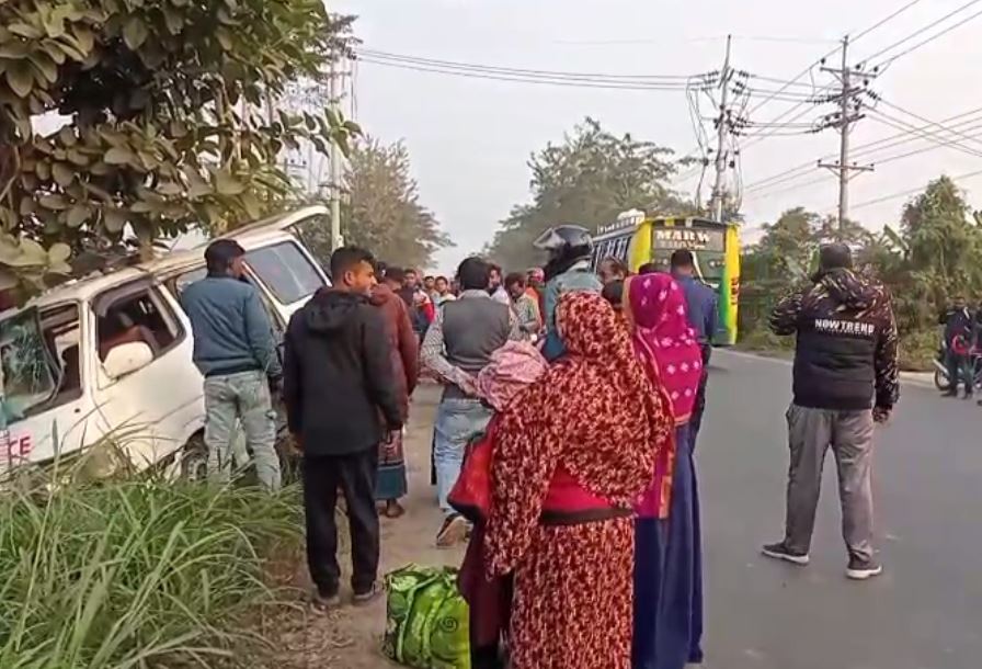 লাশবাহী অ্যাম্বুলেন্সের ধাক্কায় ২ ভ্যানযাত্রী নিহত