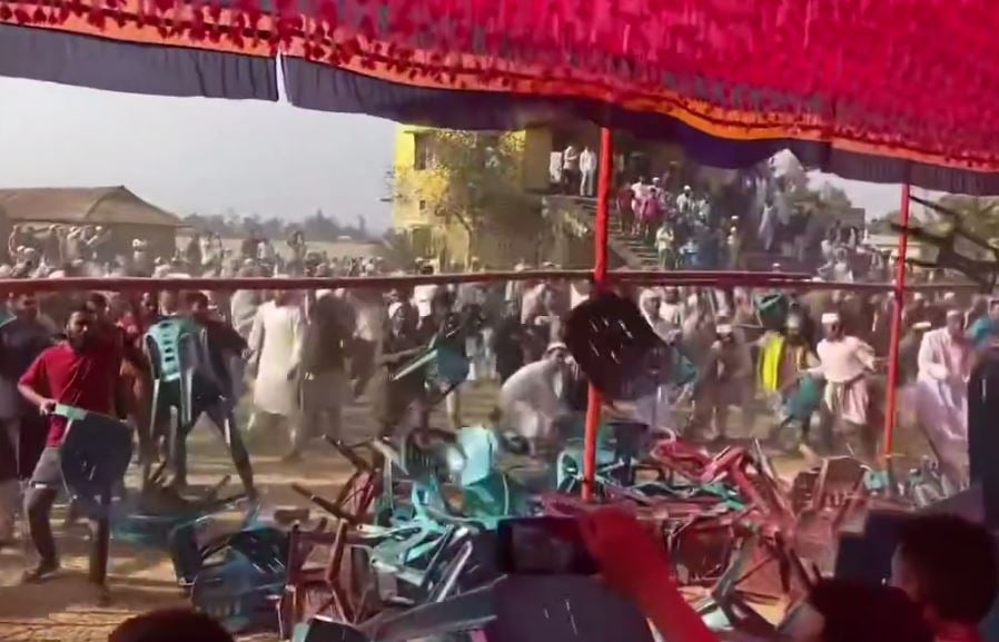 চেয়ারে বসা নিয়ে জামায়াত-বিএনপির সংঘর্ষ, অনুষ্ঠানস্থল রণক্ষেত্র