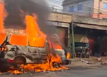 ময়মনসিংহে হঠাৎ অ্যাম্বুলেন্সে আগুন