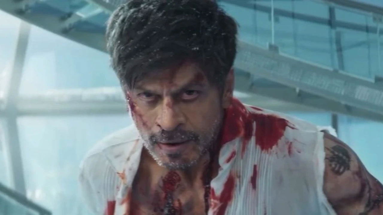 নতুন টিজার প্রকাশ করে ‘কিং’ মুক্তির তারিখ ঘোষণা