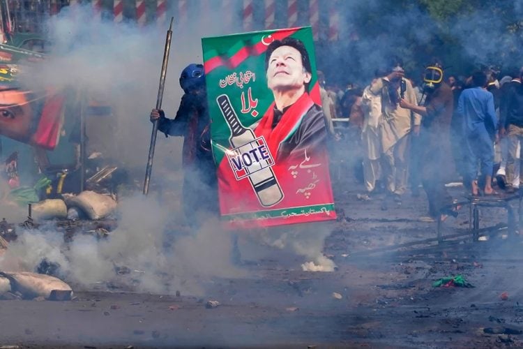 পাকিস্তানে সহিংসতা উস্কে দেওয়ার অভিযোগে সাংবাদিক-ইউটিউবার-সাবেক সেনাসদস্যের যাবজ্জীবন