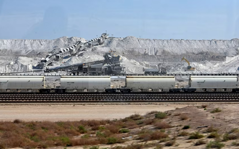 আড়াই ট্রিলিয়ন ডলারের বিরল খনিজ সম্পদ মজুদের দাবি সৌদি আরবের