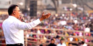 বিএনপির চেয়ারম্যান তারেক রহমান আজ মঙ্গলবার রাজধানীর কড়াইল বস্তিসংলগ্ন টিঅ্যান্ডটি মাঠে দোয়া মাহফিলে বক্তব্য দেন।ছবি: সংগৃহীত