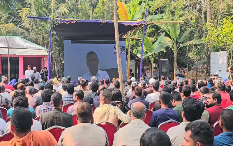 ‘দোষারোপের রাজনীতিতে মানুষের পেট ভরে না, পাশে দাঁড়ানো বড় রাজনীতি’