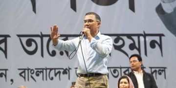 ভাষানটেকে জনসমাগম, মঞ্চে তারেক রহমান। ছবি: মঞ্জুর মোর্সেদ রিকি