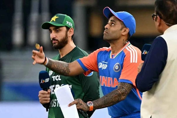 ভারত-পাকিস্তান মহারণ: টসে জিতে ফিল্ডিংয়ে সালমানের দল | চ্যানেল আই অনলাইন ভারত-পাকিস্তান মহারণ: টসে জিতে ফিল্ডিংয়ে সালমানের দল | চ্যানেল আই অনলাইন