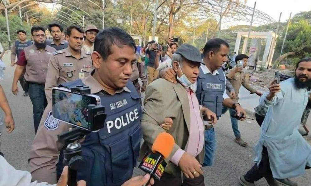 ৩২ নম্বরে শ্রদ্ধা জানাতে আসা ঢাবি শিক্ষকসহ ৫ জন পুলিশ হেফাজতে