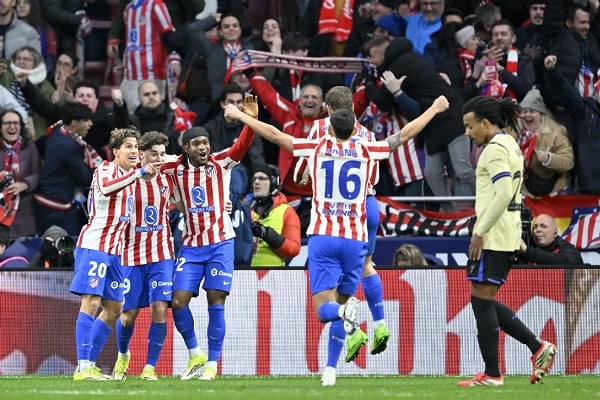 বার্সাকে বড় ব্যবধানে হারিয়ে ফাইনালে এক পা অ্যাটলেটিকোর