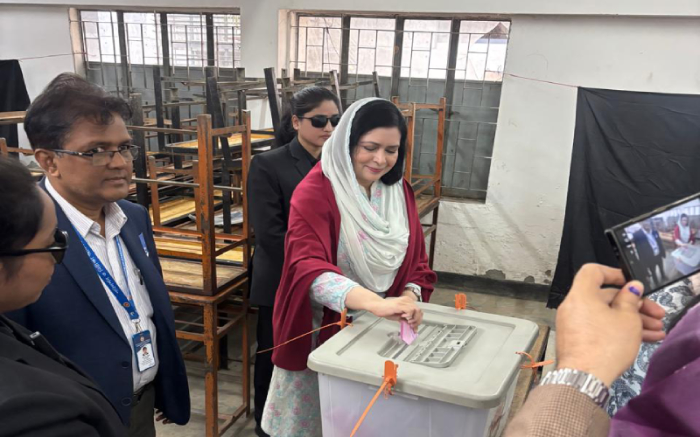 ভোট দিয়েছেন ডা. জুবাইদা রহমান