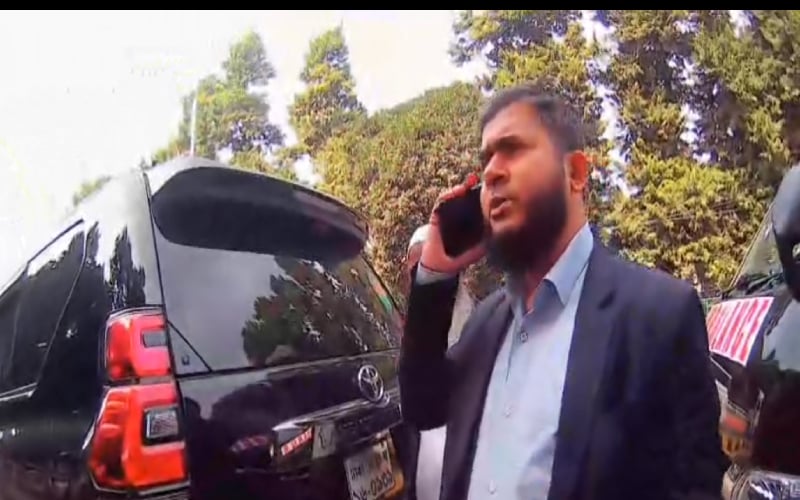 ক্যান্টনমেন্টে গানম্যানসহ প্রবেশে বাধা, সেনাসদস্যদের সঙ্গে তর্কে জড়ালেন জামায়াত প্রার্থী