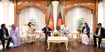 ছবি: প্রধান উপদেষ্টার সঙ্গে আনফ্রেল-এর নির্বাচনী পর্যবেক্ষক দলের সৌজন্য সাক্ষাৎ।