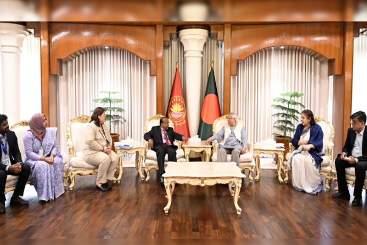 ছবি: প্রধান উপদেষ্টার সঙ্গে আনফ্রেল-এর নির্বাচনী পর্যবেক্ষক দলের সৌজন্য সাক্ষাৎ।