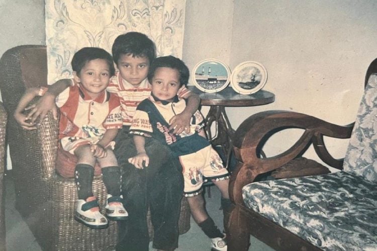 ছবি: জুলাই আন্দোলনে শহীদ মীর মুগ্ধ, তার বড় ভাই মীর মাহমুদুর রহমান ও ছোট ভাই মীর স্নিগ্ধ।