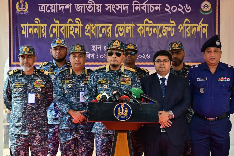 ছবি: নৌবাহিনী প্রধানের ভোলা কন্টিনেন্ট পরিদর্শন।