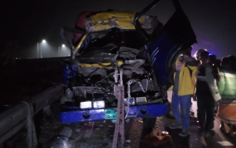 ঢাকা-মাওয়া এক্সপ্রেসওয়েতে গাড়ির ধাক্কায় নিহত ২