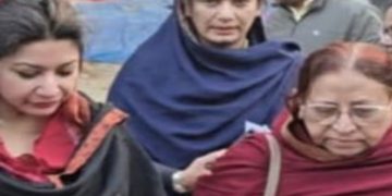 ছবি: এনপি মহাসচিব মির্জা ফখরুল ইসলাম আলমগীরের পুরো পরিবার।