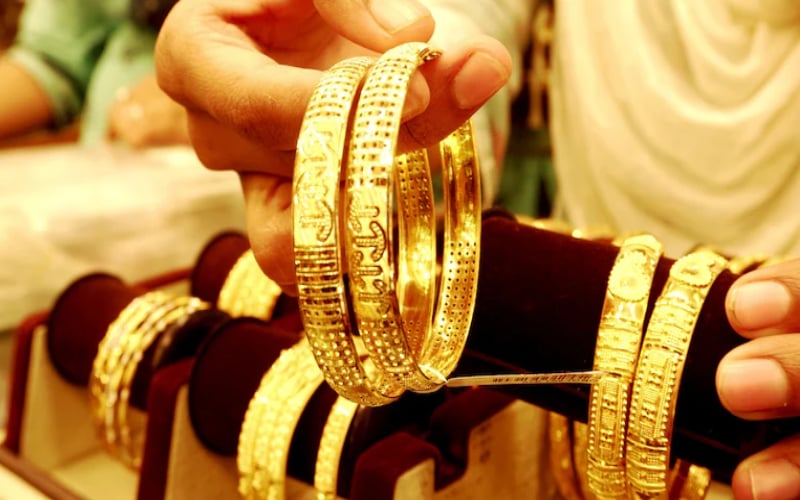 অনলাইন জুয়ায় গ্রাহকের সাড়ে ৩ কোটি টাকার স্বর্ণ আত্মসাৎ, ব্যাংক কর্মকর্তা গ্রেপ্তার