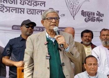 ছবি:ঠাকুরগাঁও সদর উপজেলার জগন্নাথপুর ইউনিয়নের গলিমবাবুর হাটে নিজ নির্বাচনী পথসভায় বিএনপির মহাসচিব মির্জা ফখরুল ইসলাম আলমগীর।