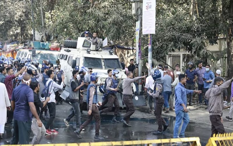 যমুনার সামনে থেকে আন্দোলনকারীদের সরিয়ে দিয়েছে পুলিশ