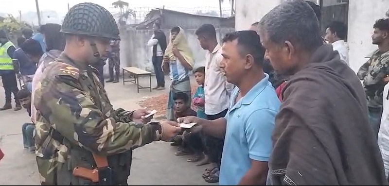 সেনাবাহিনীর যৌথ অভিযানে আটক ৩৪৫ রোহিঙ্গা