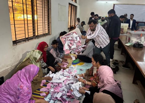 ত্রয়োদশ জাতীয় সংসদ নির্বাচন ও গণভোটে ভোট গ্রহণ শেষ, গণনা শুরু