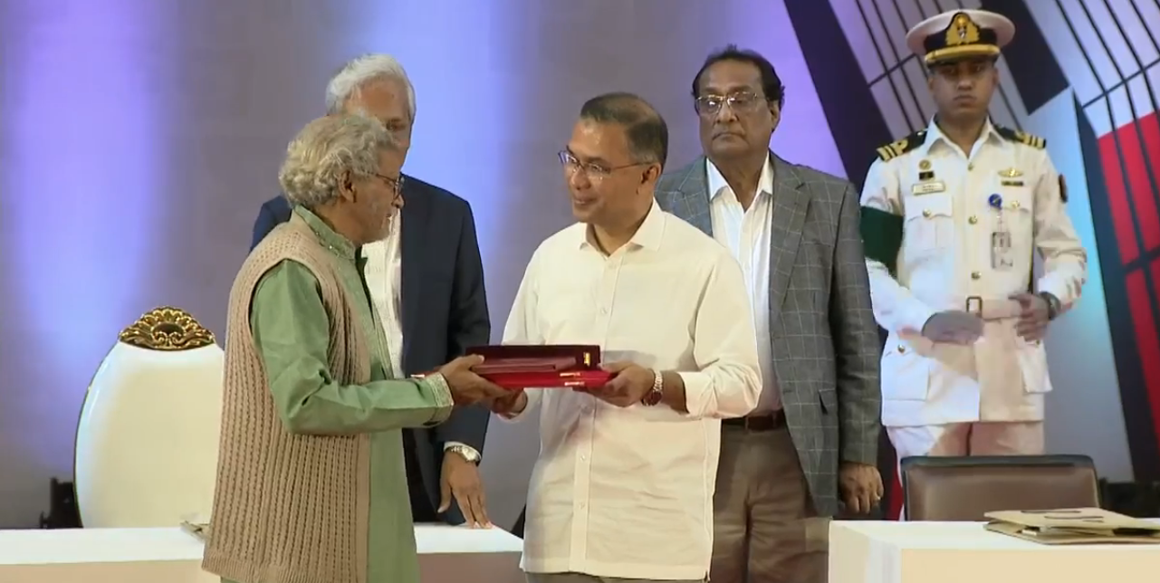 ৯ গুণীজন ও এক প্রতিষ্ঠানকে একুশে পদক প্রদান করলেন প্রধানমন্ত্রী