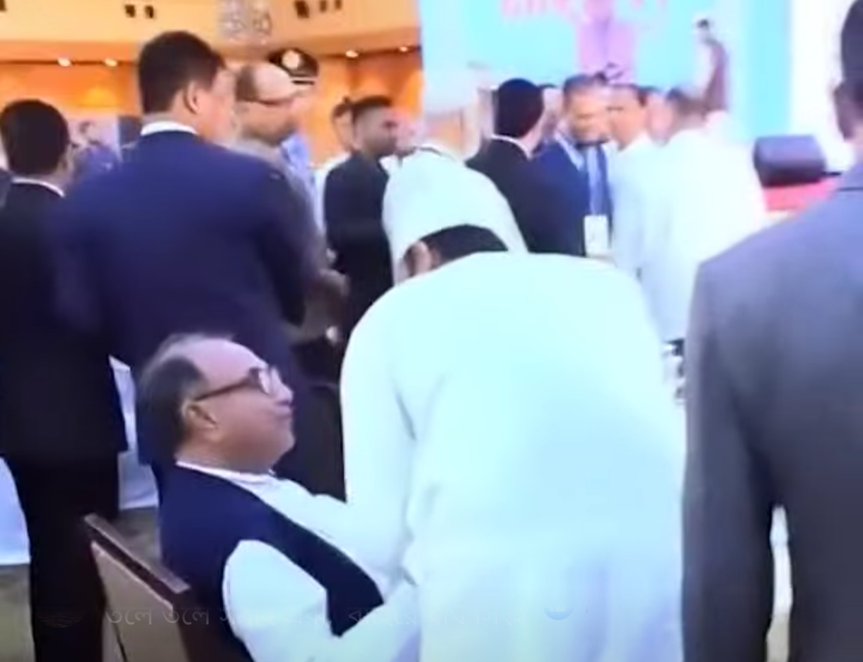 জামায়াতের ইফতারে মুখোমুখি মির্জা আব্বাস ও নাসিরুদ্দিন পাটওয়ারী