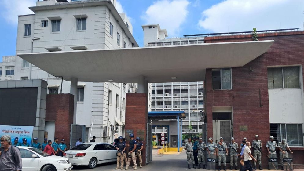 নতুন মন্ত্রীদের দ্বিতীয় কার্যদিবসে কর্মচঞ্চল সচিবালয়