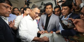 ভোট দিচ্ছেন বাংলাদেশ জাতীয়তাবাদী দলের (বিএনপি) চেয়ারম্যান তারেক রহমান। ছবি: মঞ্জুর মোর্সেদ রিকি