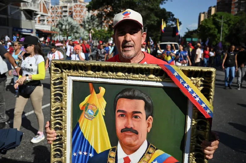 মাদুরো ও তার স্ত্রীর মুক্তির দাবিতে ভেনেজুয়েলায় রাস্তায় হাজারো মানুষ